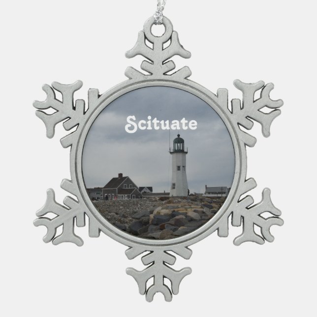 Alter Scituate Leuchtturm Schneeflocken Zinn-Ornament (Vorderseite)
