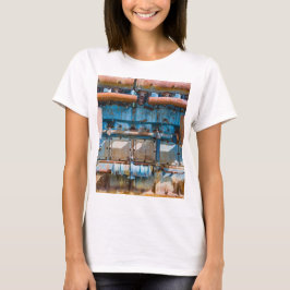 Alter und rostiger Atlas Imperial Diesel Motor in  T-Shirt