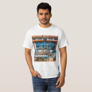 Alter und rostiger Atlas Imperial Diesel Motor in T-Shirt