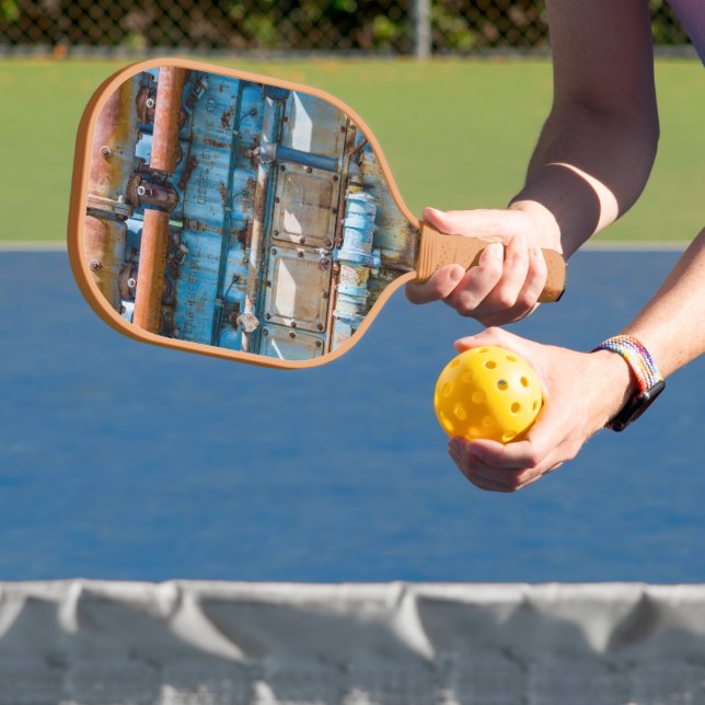 Alter und rostiger Atlas Imperial Diesel Motor Pickleball Schläger (InSitu)