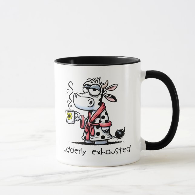 Ältere erschöpfte Kuh in einem Robe Drink Kaffee Tasse (Rechts)