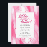 Ältere, klüger, heißer Hot Pink 30. Geburtstag Einladung<br><div class="desc">Feiern Sie den Meilenstein des 30. Jahrhunderts mit unserer atemberaubenden Einladung zum 30. Geburtstag "Älter, Weiser, Hotter". Diese elegant gestaltete Einladung erweckt das Wesen, in ein neues Lebenskapitel mit Stil und Anmut einzutreten. Mit einem minimalistisch abstrakten Design und einem fesselnden Farbschema aus heiß rosa und baby pink ist diese Einladung...</div>