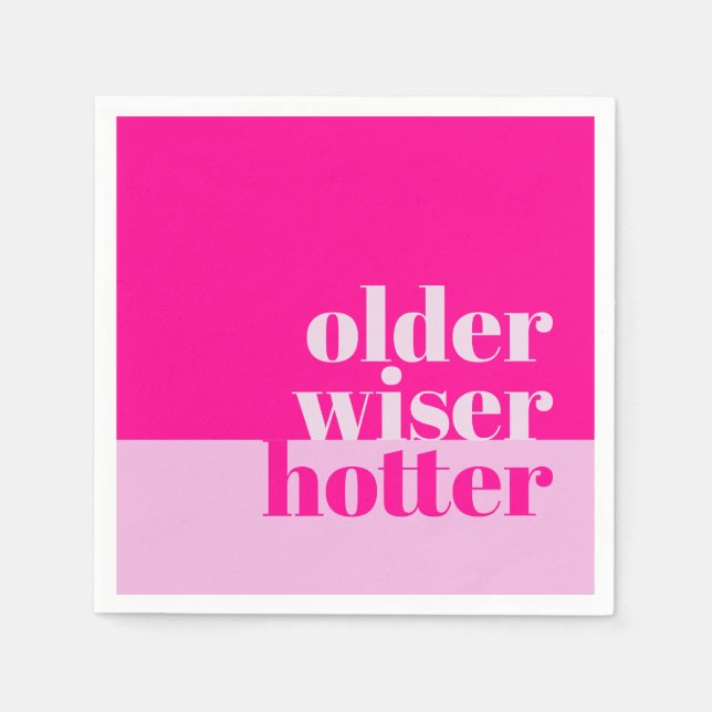 Ältere, klügere, heißere Minimal fett rosa Geburts Serviette (Vorderseite)