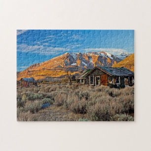 Altes Bauernhaus entlang der Hwy 395 im June Lake