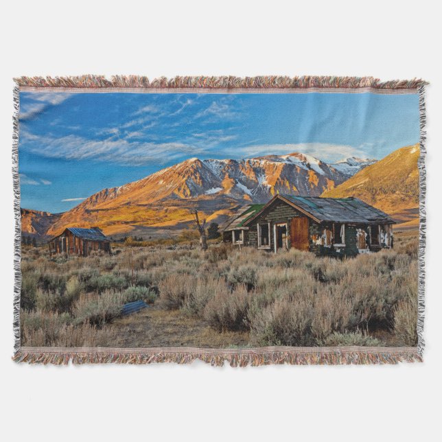 Altes Bauernhaus entlang Hwy 395 im Juni See Decke (Vorderseite)