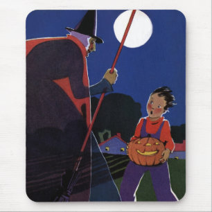 Altes Halloween, unheimliche Hexe mit Junge Mousepad