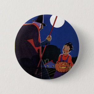 Altes Halloween, unheimliche Hexe mit Jungen Button
