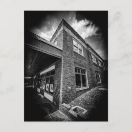 Altes industrielles Backsteingebäude Schwarz-Weiß Postkarte