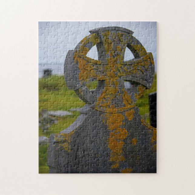 Altes keltisches Kreuz Galway Irland. (Vertikal)