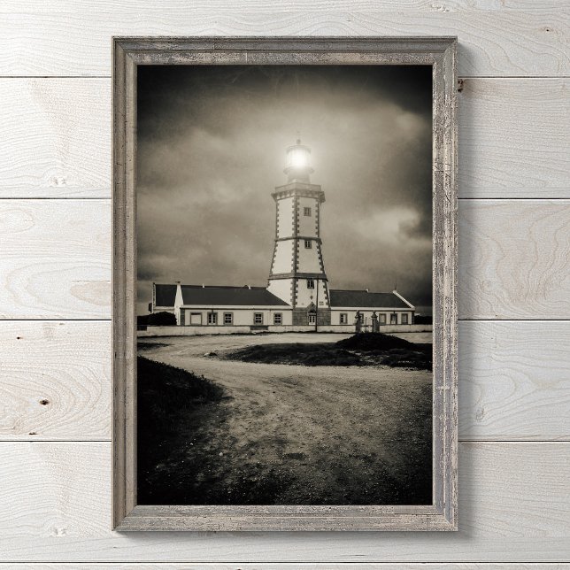 Altes Leuchtturm in einer Sturmnacht Fotodruck (Von Creator hochgeladen)