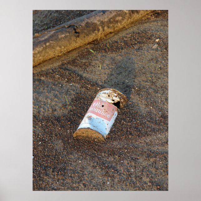 Altes Rusty Bier Kann entlang des Mississippi Rive Poster (Vorne)