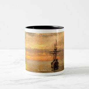 Altes Schiff segelt in den Sonnenuntergang   Zweifarbige Tasse