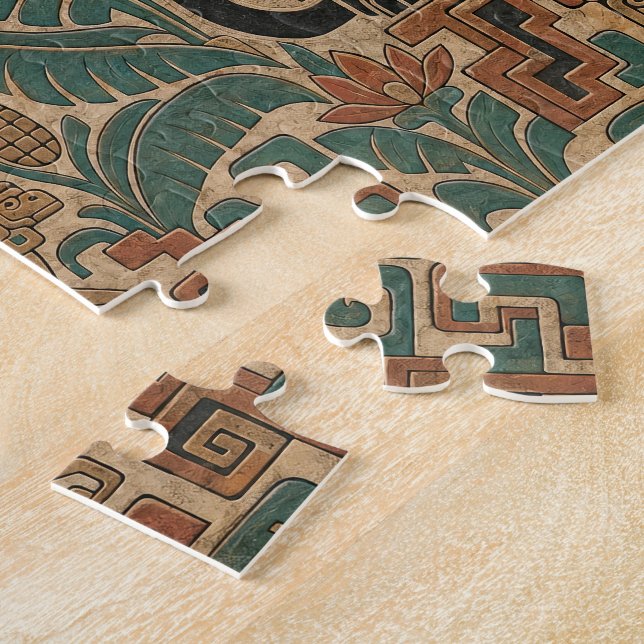 Altes Steinrelief mit Jaguar im Dschungel (Seite)