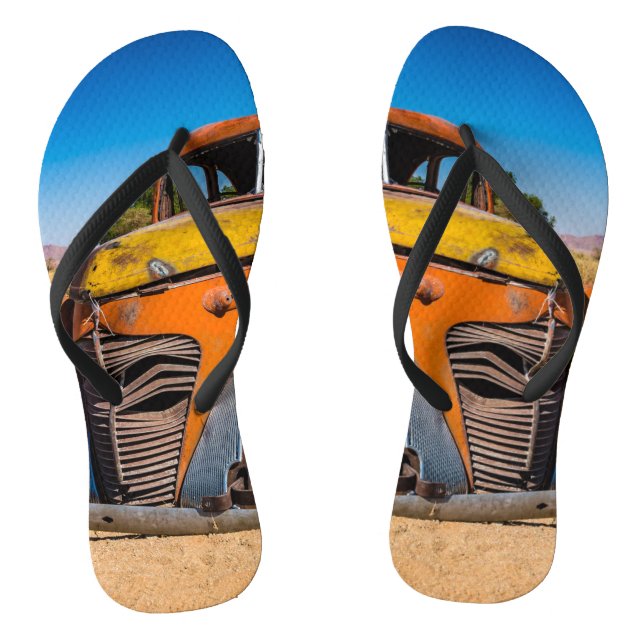 Altes und verlassenes Auto in Solitaire, Namibia Flip Flops (Fußbett)