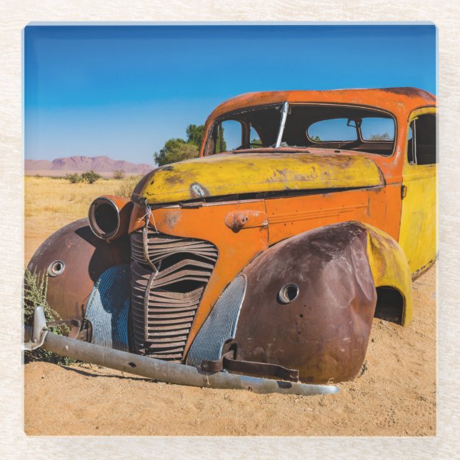 Altes und verlassenes Auto in Solitaire, Namibia Glasuntersetzer (Vorderseite)
