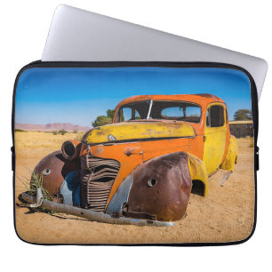 Altes und verlassenes Auto in Solitaire, Namibia Laptopschutzhülle