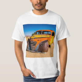 Altes und verlassenes Auto in Solitaire, Namibia T-Shirt