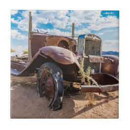 Altes und verlassenes Auto Nr. 3 in Solitaire, Nam Fliese