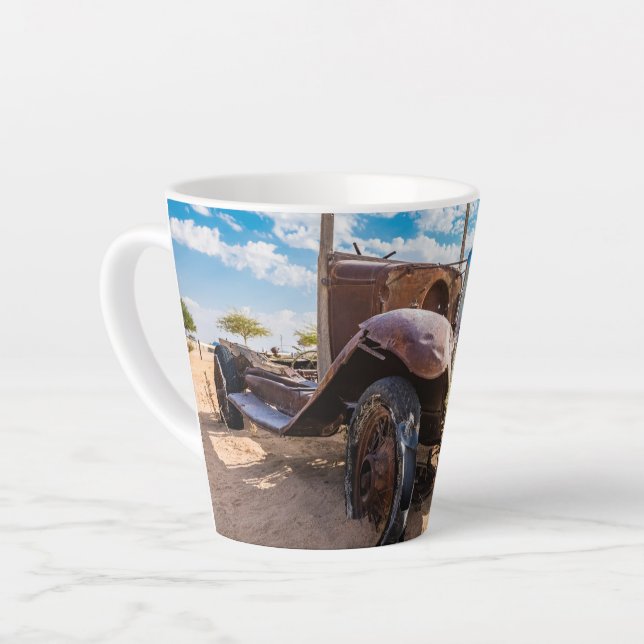 Altes und verlassenes Auto Nr. 3 in Solitaire, Nam Milchtasse (Linke Ecke)