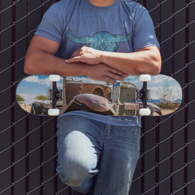 Altes und verlassenes Auto Nr. 3 in Solitaire, Nam Skateboard (Außenbereich 3)