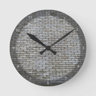 Altes verwittertes graues Schiefer-Fliesen-Dach Runde Wanduhr