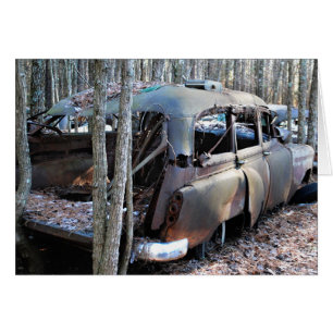 Altes Vintages ruiniertes Auto