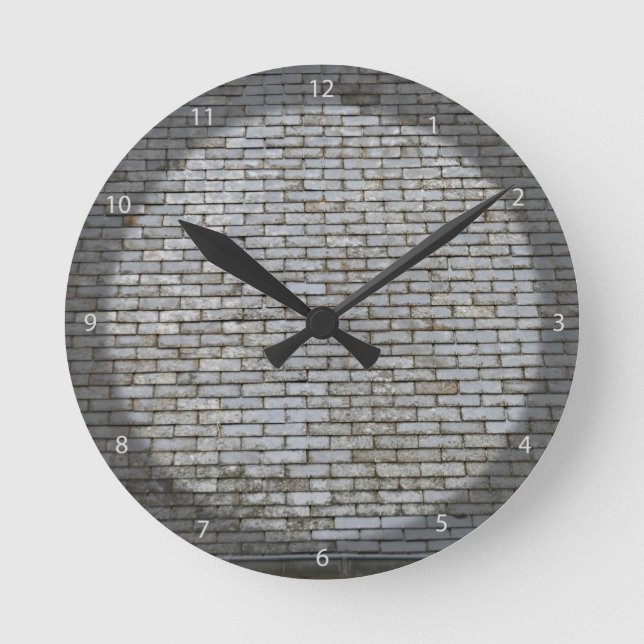 Altes Wetter, graue Schiefer-Dachziegel Runde Wanduhr (Vorderseite)