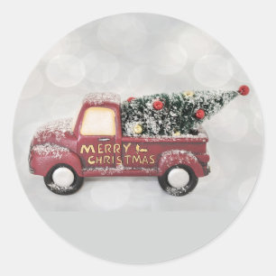 Althergebrachter roter LKW mit Weihnachtsbaum Runder Aufkleber