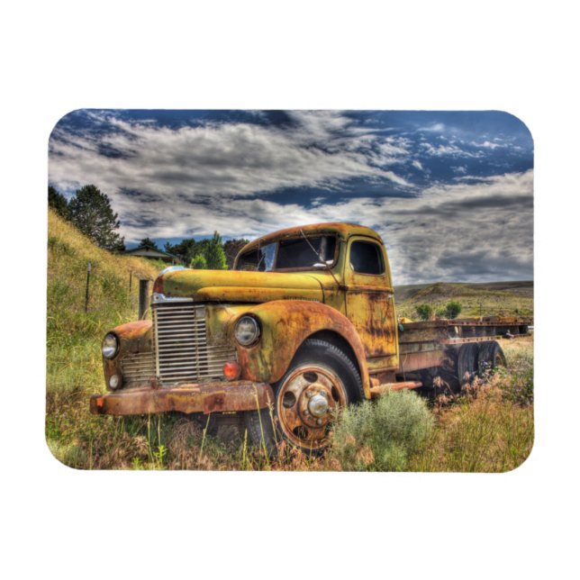 Altlastwagen auf dem Feld verlassen Magnet (Horizontal)