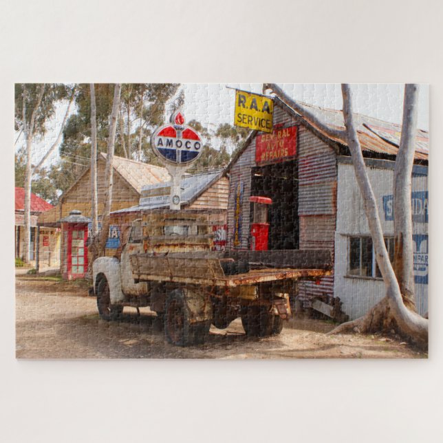 Altlastwagen und Motorgarage (Horizontal)