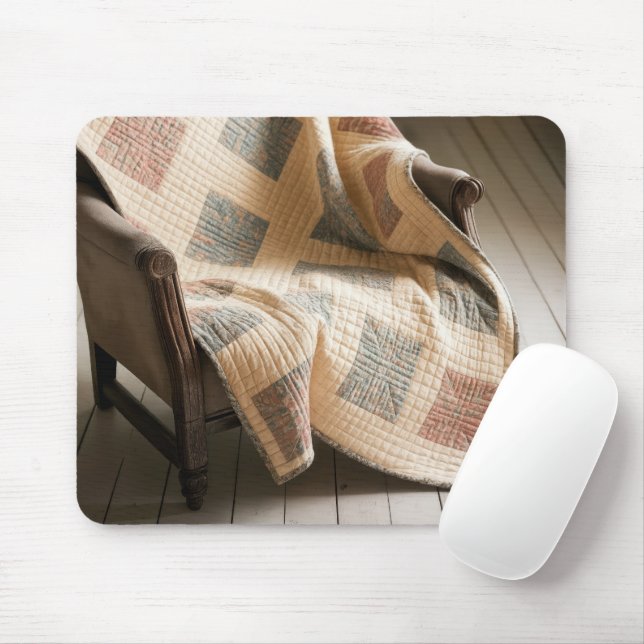Altmodisches verblasstes Quilt auf einem Sessel Mousepad (Mit Mouse)