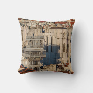 Altstadt von Lissabon mit Aussichtsturm und Kirche Kissen