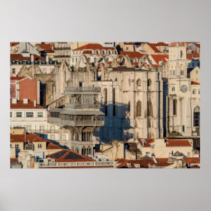 Altstadt von Lissabon mit Aussichtsturm und Kirche Poster