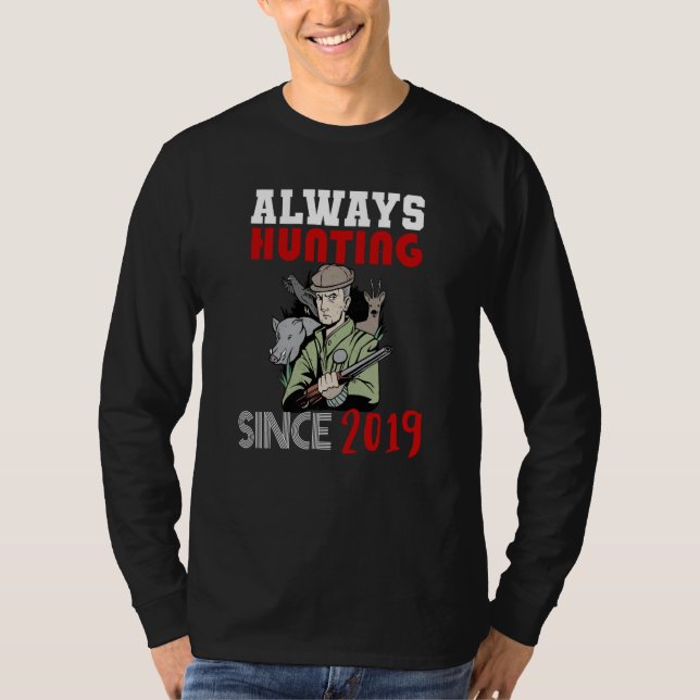 Always hunting since 2019 T-Shirt (Vorderseite)