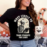 Am ehesten wird Halloween-Skelettlehrer übereinsti T-Shirt<br><div class="desc">Der T - Shirt "Am wahrscheinlichsten für" Halloween Skelettlehrer, eine perfekte Mischung aus spöttischem Charme und personalisiertem Flair für die Halloween-Saison. Dieses Retro-Shirt zeichnet sich durch einen skelettartigen Skelettcharakter aus, der in einem Buch zusammengefasst ist. Es ist ein ideales Geschenk für Lehrer, die gerne Spaß und Festlichkeit in ihr Klassenzimmer...</div>