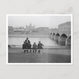 Am Fluss gelegen Postkarte