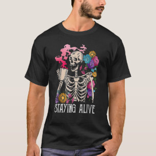 Am Leben Bleibendes Skelett, das Kaffee trinkt Gru T-Shirt