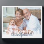 Am liebsten Großeltern bearbeitbares Foto Plaque Fotoplatte<br><div class="desc">Moderne Foto-Plakette für die beliebtesten Großeltern. Die Fotovorlage ist ein Set, mit dem Sie Ihr Lieblings-Foto hinzufügen können, das im Landschaftsformat angezeigt wird. Der Wortlaut ist vollständig editierbar und liest derzeit "Die am meisten geliebten Großeltern" und Sie können dies leicht zu bearbeiten, nur Oma oder Opa, wenn erforderlich. Die Farbpalette...</div>