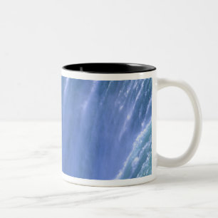 Am Rande der mächtigen Niagara-Fälle, New York Zweifarbige Tasse
