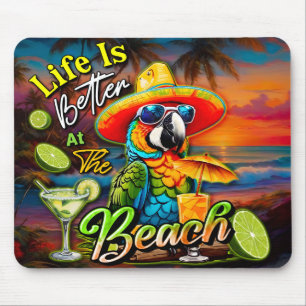 Am Strand gibt es einen tropischen Papagei. Mousepad