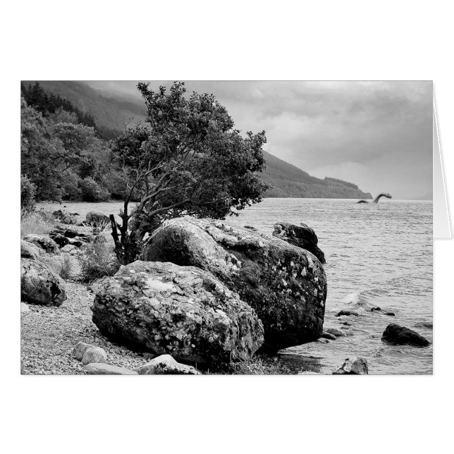 Am Ufer von Loch Ness mit dem Monster (Vorderseite (Horizontal))
