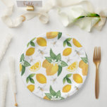 Amalfi Lemon Papierplatte Pappteller<br><div class="desc">Fügen Sie Ihrer nächsten Ansammlung eine Touch italienischen Charme hinzu mit diesen Amalfi Lemon Tellern! Ideal für Brautpartys,  Babyduschen oder für einen Pop im Stil der Stadt. Lassen Sie Ihren Tisch mit diesen lebendigen und eleganten Tellern noch heute aufräumen!</div>