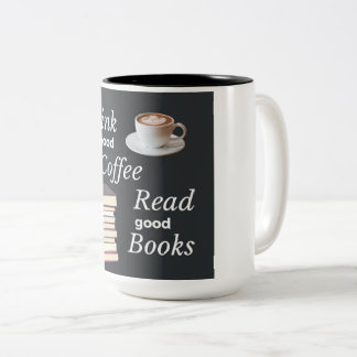 Amateurs de livres lisant de la tasse
