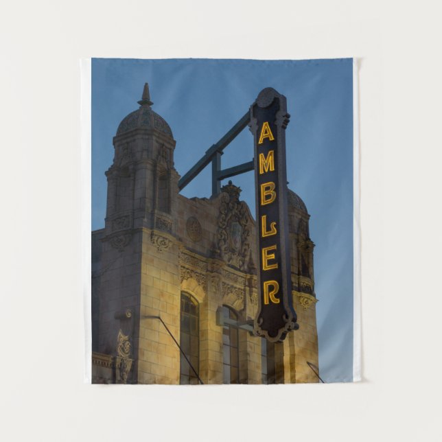 Ambler Theater bei Twilight Ambler PA Wandteppich (Vorderseite)