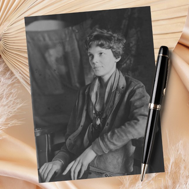 Amelia Earhart Black White Photo Aviation Vintage Postkarte (Von Creator hochgeladen)