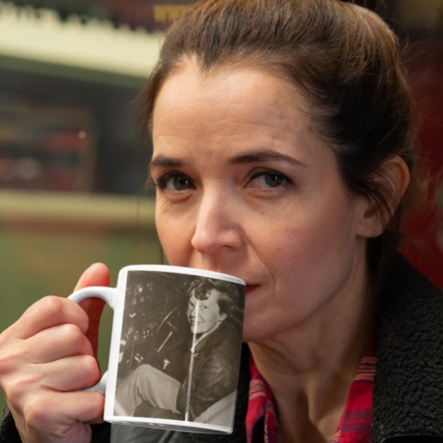 Amelia Earhart Candid Airplane Cockpit Foto 1937 Kaffeetasse (Von Creator hochgeladen)