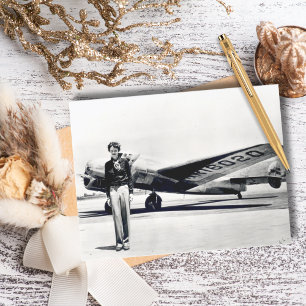 Amelia Earhart Schwarzweißfoto, Aviation Geburtsta Postkarte