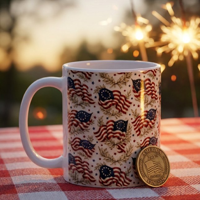 America 250 Heritage-Flaggenmuster Kaffeetasse (Von Creator hochgeladen)