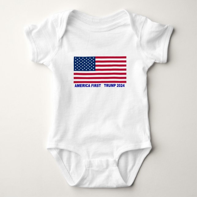 America First Trump 2024 Baby Strampler (Vorderseite)