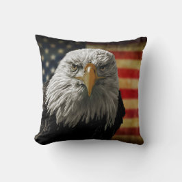 American Bald Eagle auf Grunge Flag Kissen
